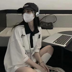 老妇擦她的老荫户
